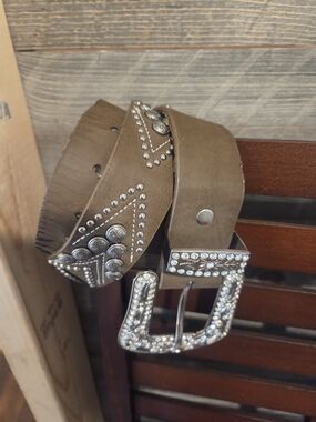 Studded Brown Western-Style Women’s Belt with Rhinestone Buckle